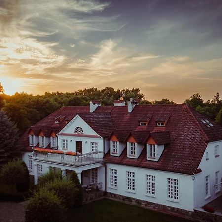 Dwor W Bychowie Gniewino Dış mekan fotoğraf