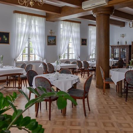 Dwor W Bychowie Gniewino Dış mekan fotoğraf