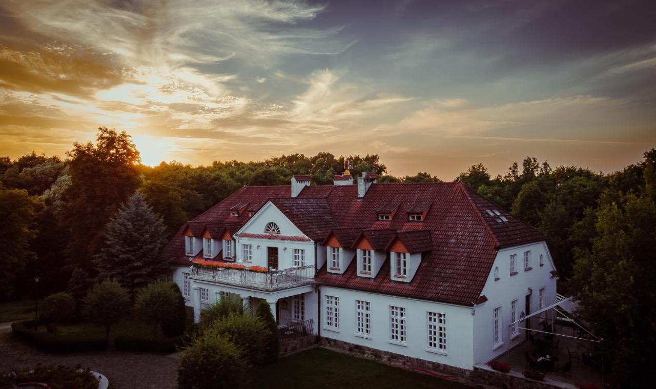 Dwor W Bychowie Gniewino Dış mekan fotoğraf