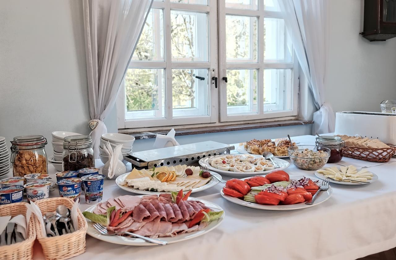 Dwor W Bychowie Gniewino Dış mekan fotoğraf